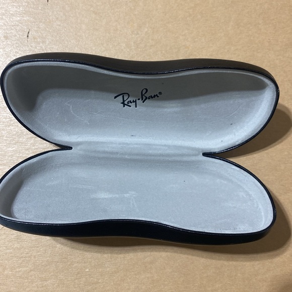 VGUC. Ray-Ban black eyeglass/sunglass case. - Picture 4 of 4